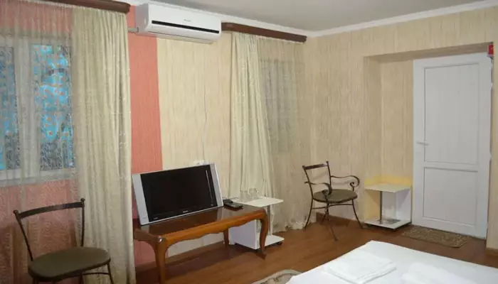 هتل ایساکا تفلیس